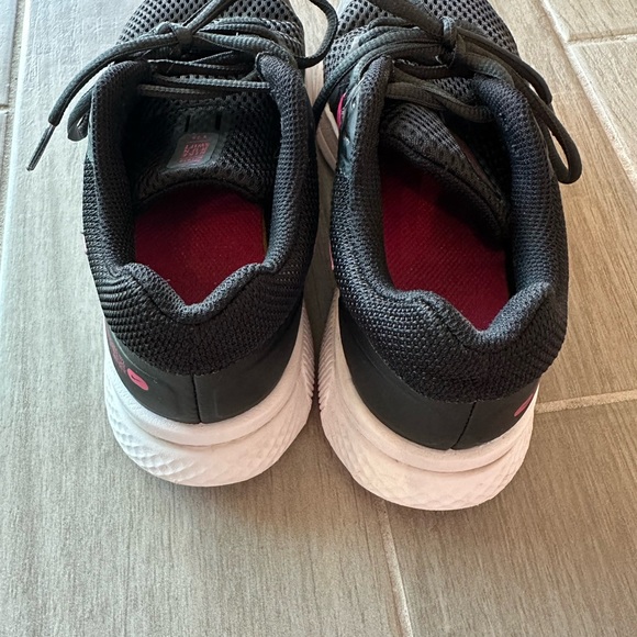 Nike Black and Red Athletic Shoes - Picture 5 of 6